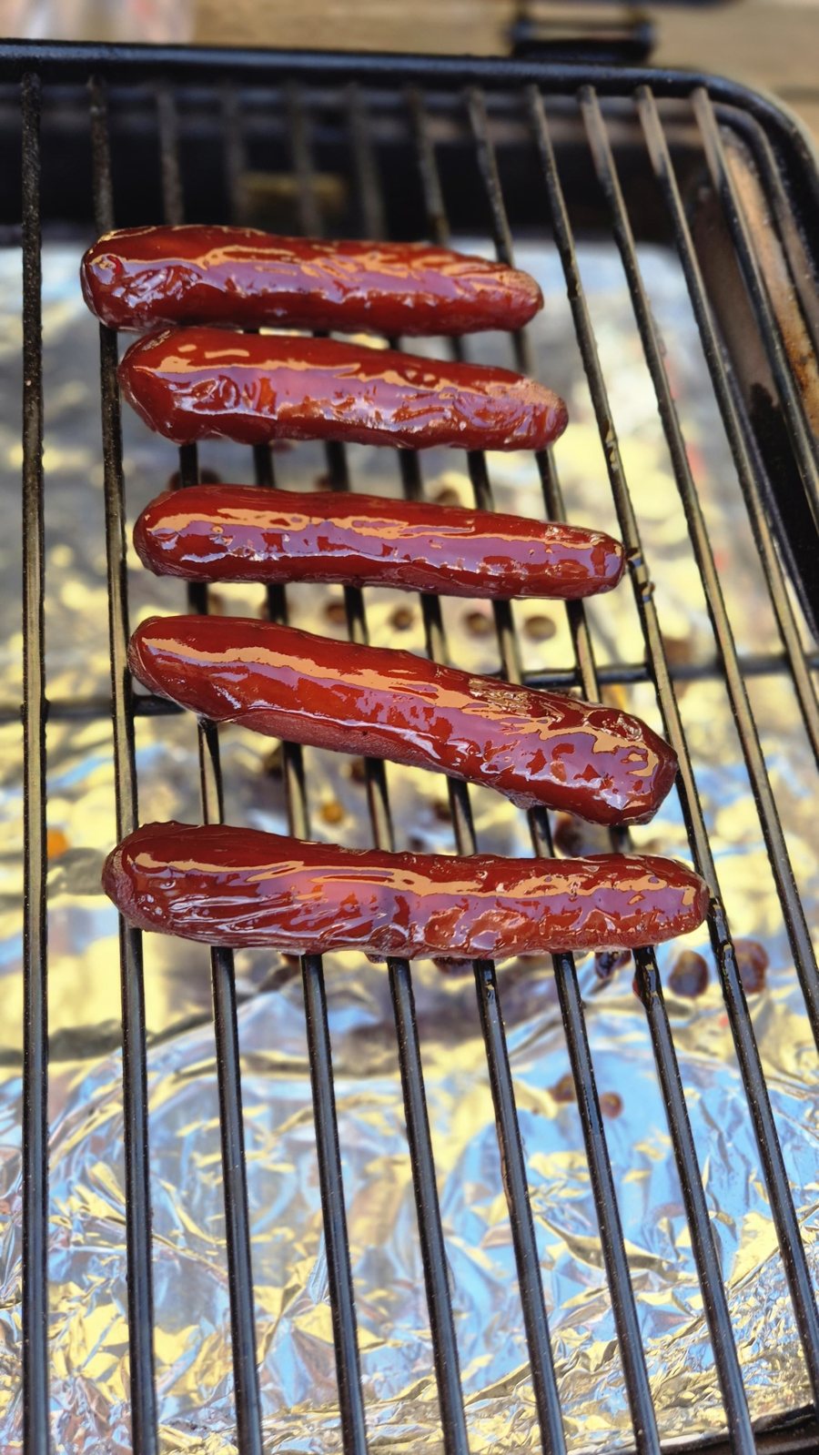 Geräucherter & glasierter Karotten-Hot-Dog